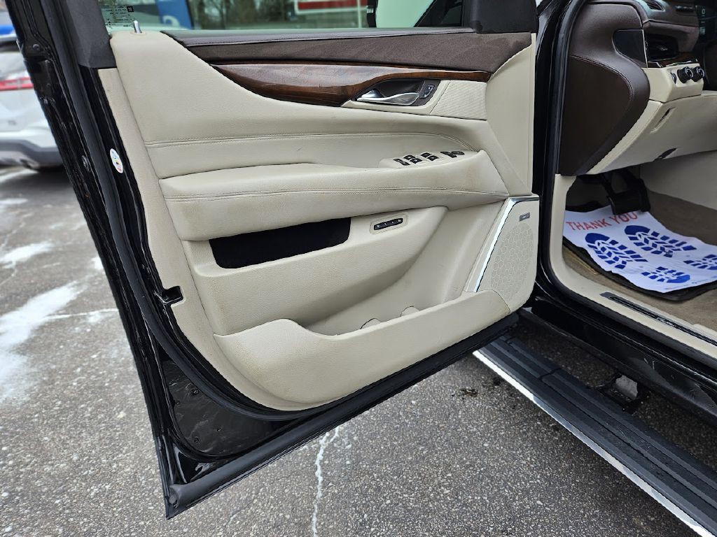2017 Cadillac Escalade Image 30