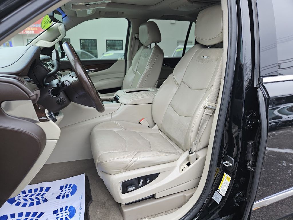 2017 Cadillac Escalade Image 31