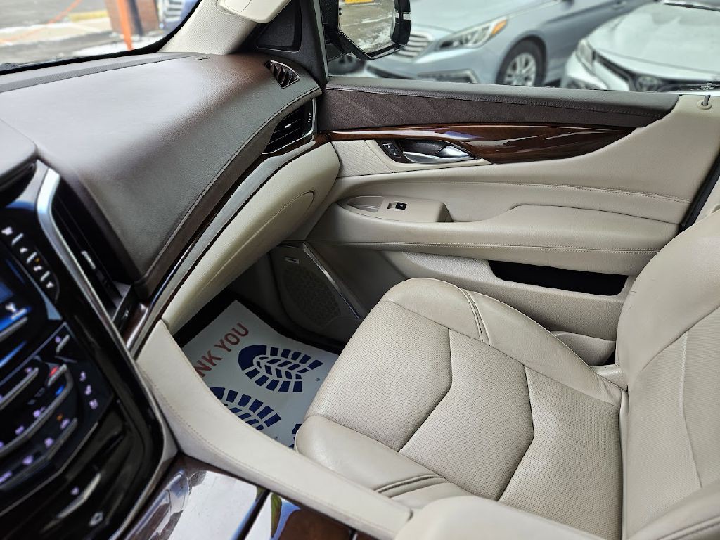 2017 Cadillac Escalade Image 38