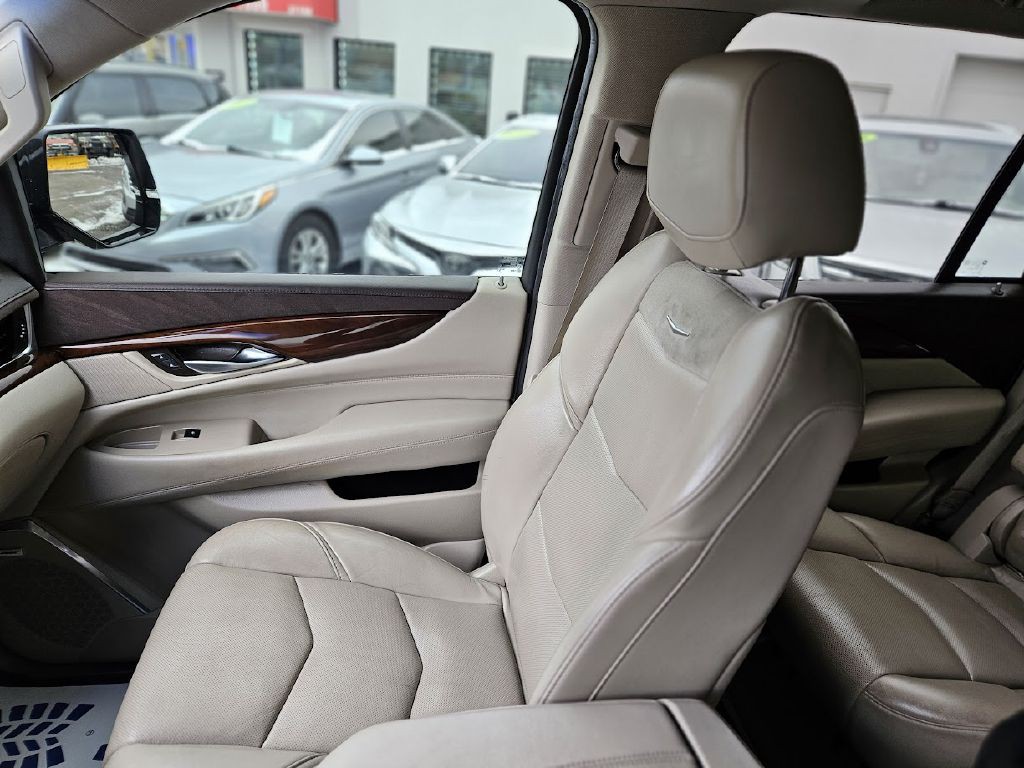 2017 Cadillac Escalade Image 39