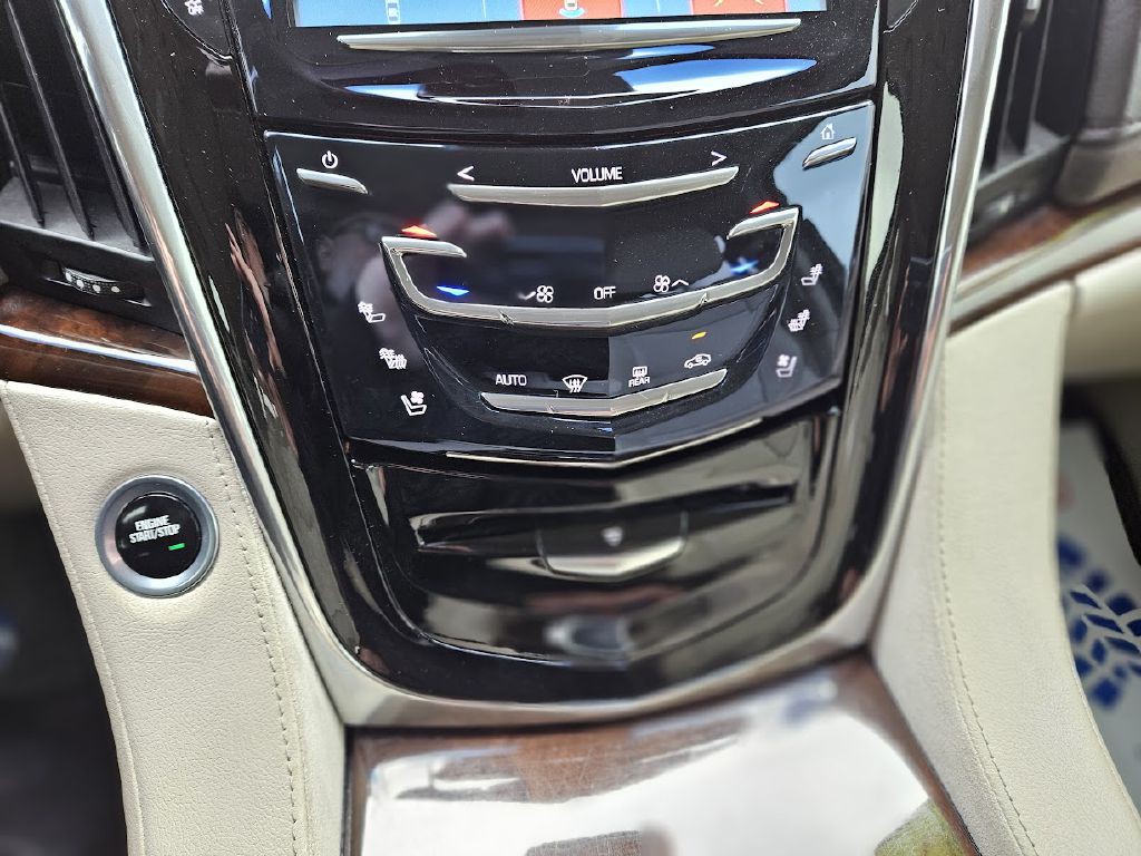 2017 Cadillac Escalade Image 40