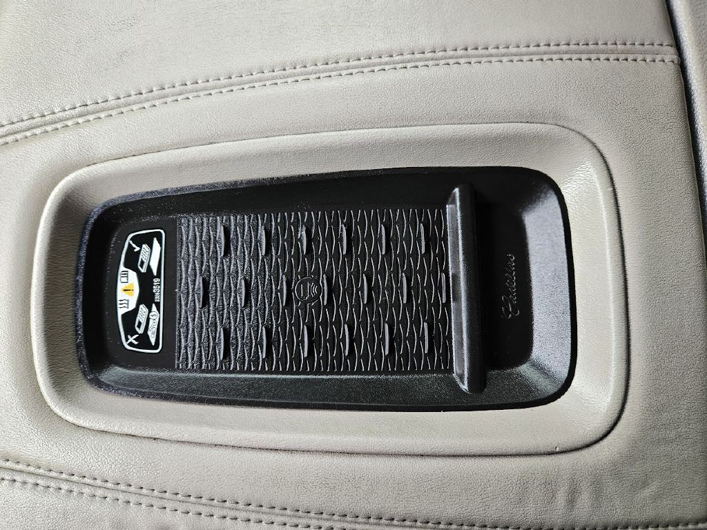 2017 Cadillac Escalade Image 42