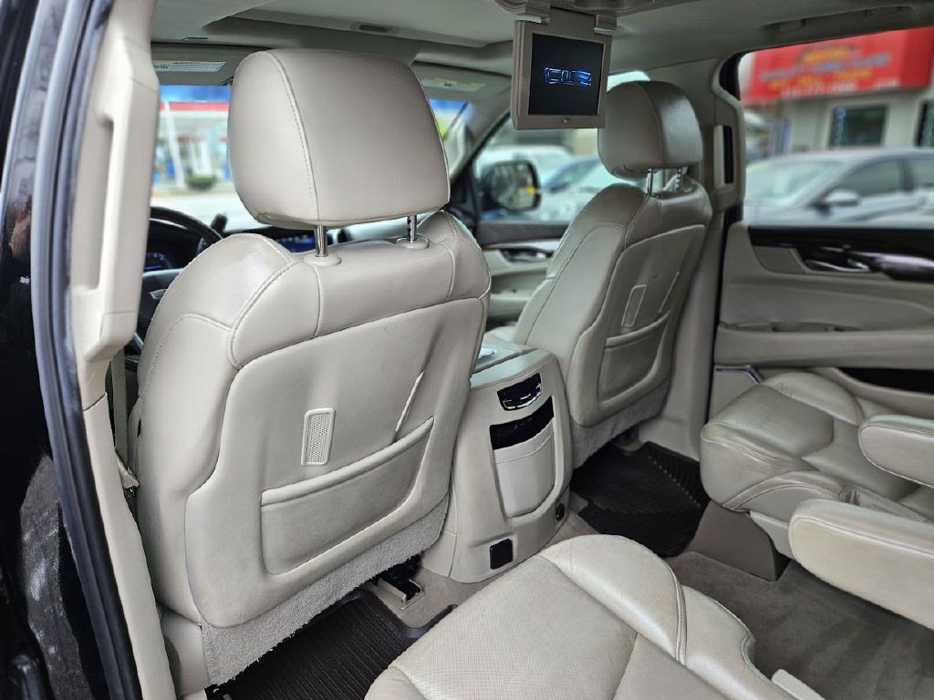2017 Cadillac Escalade Image 43