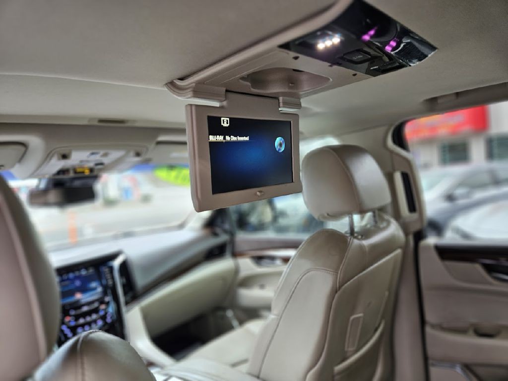 2017 Cadillac Escalade Image 44