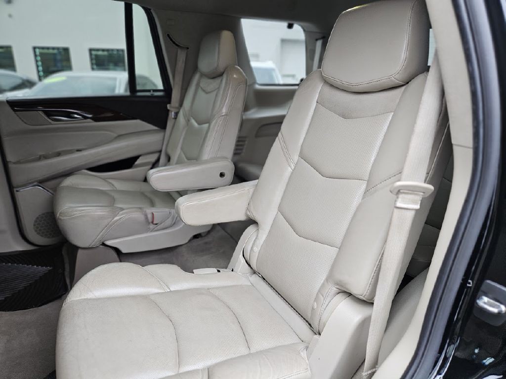 2017 Cadillac Escalade Image 45