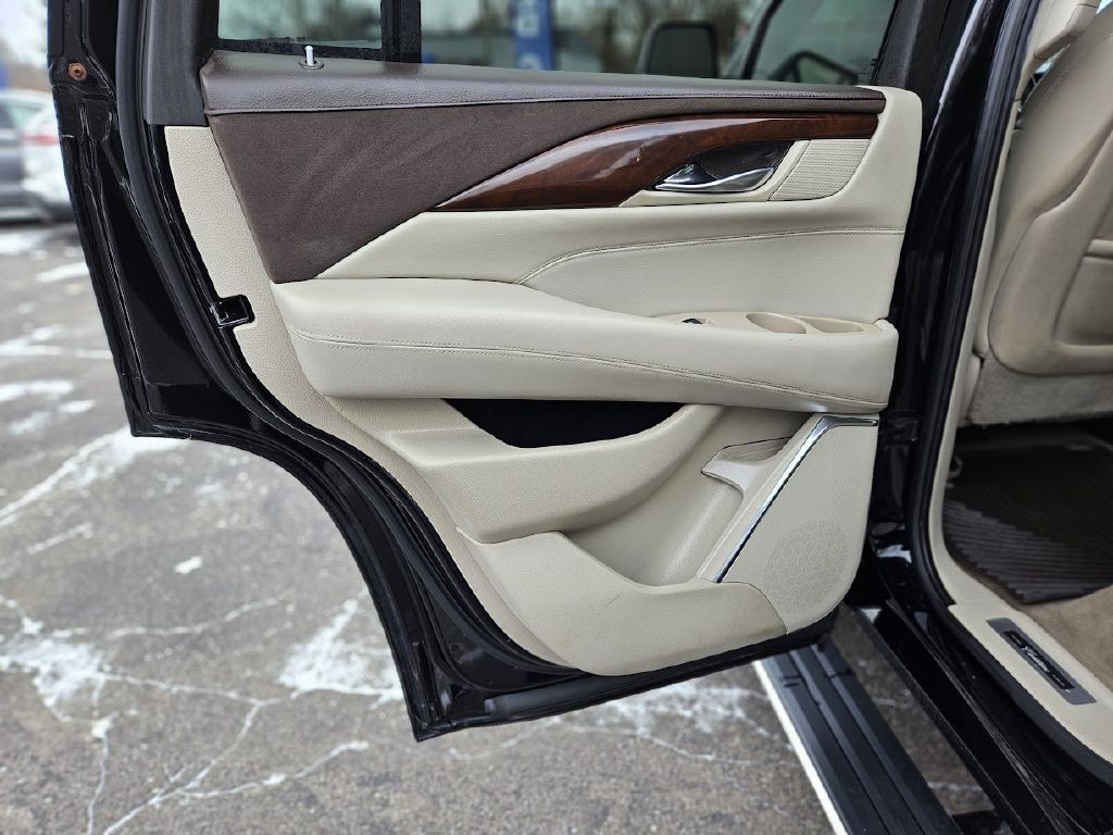 2017 Cadillac Escalade Image 46