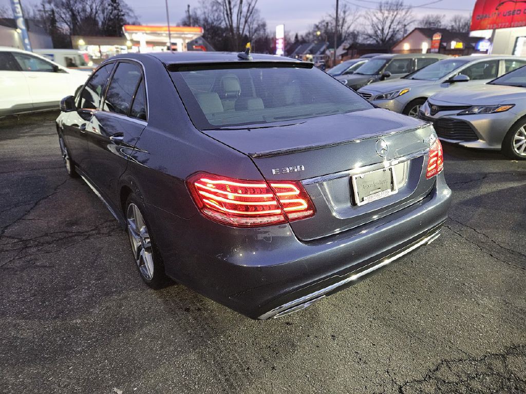 2016 Mercedes-Benz E-Class Image 9