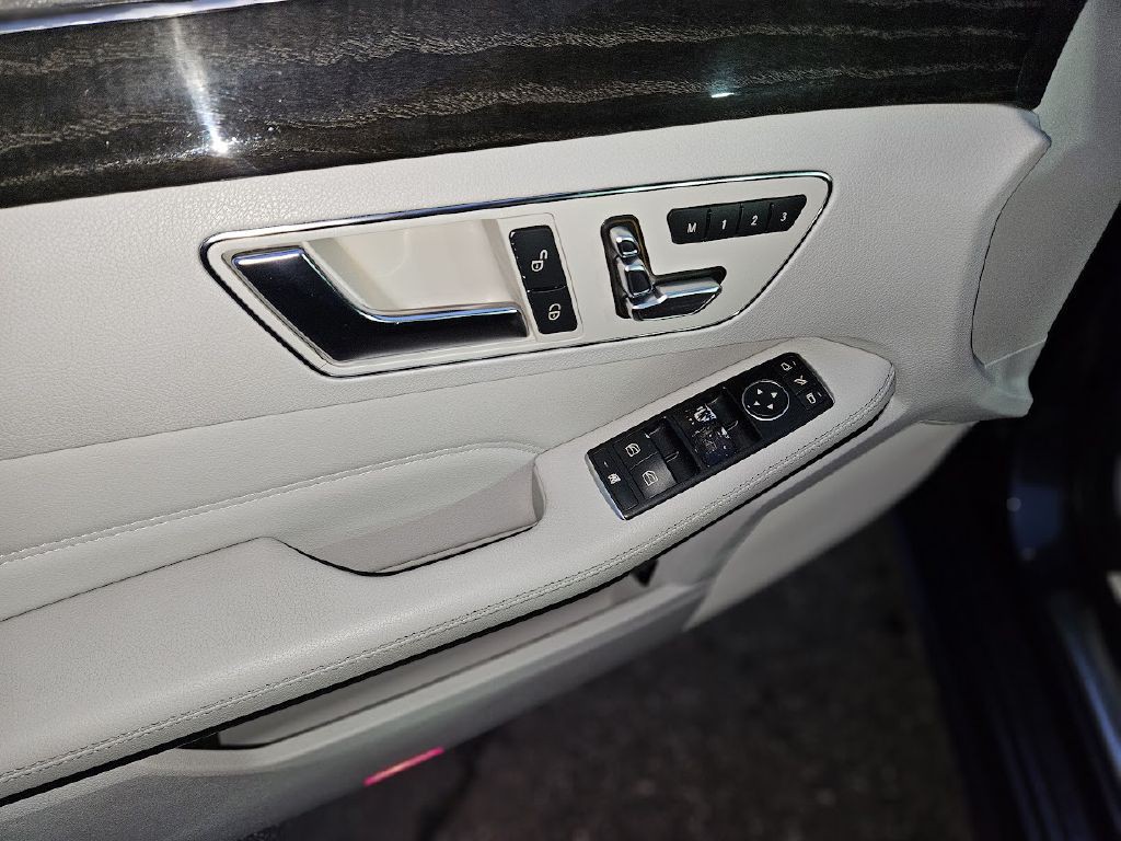 2016 Mercedes-Benz E-Class Image 16