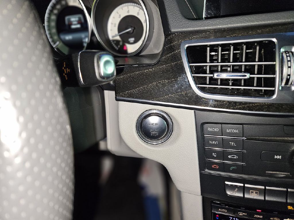 2016 Mercedes-Benz E-Class Image 23