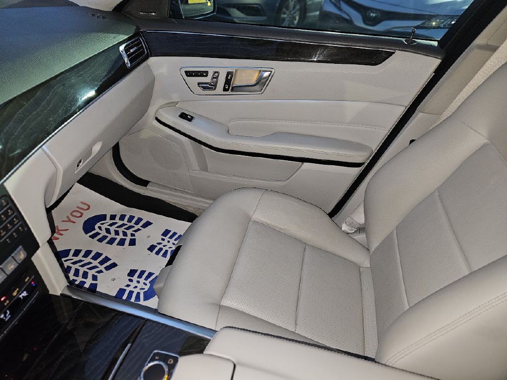 2016 Mercedes-Benz E-Class Image 26