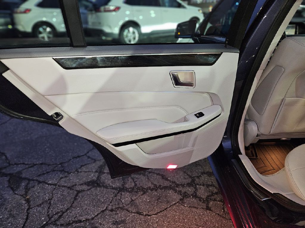 2016 Mercedes-Benz E-Class Image 34