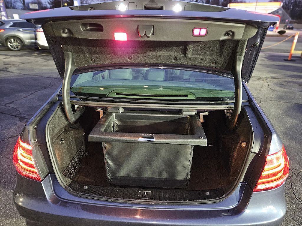 2016 Mercedes-Benz E-Class Image 35