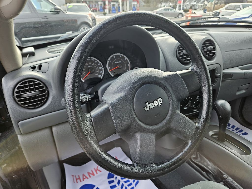 2007 Jeep Liberty Image 14