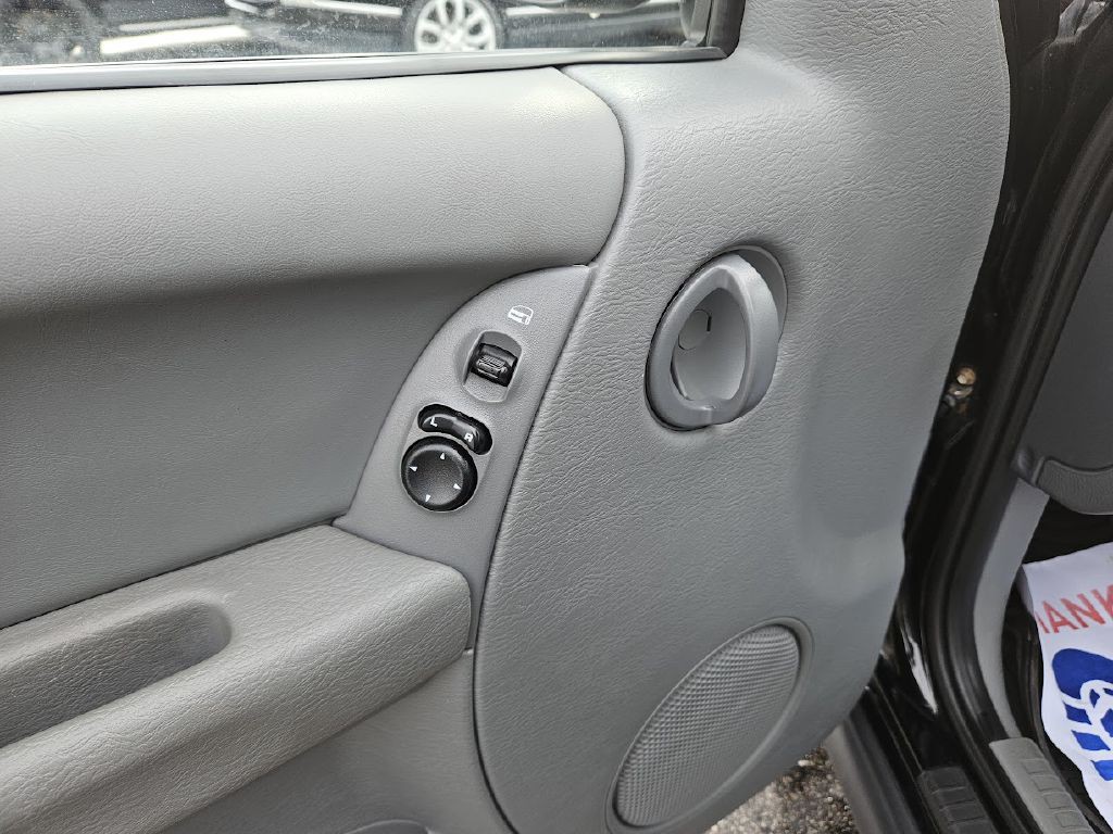 2007 Jeep Liberty Image 16