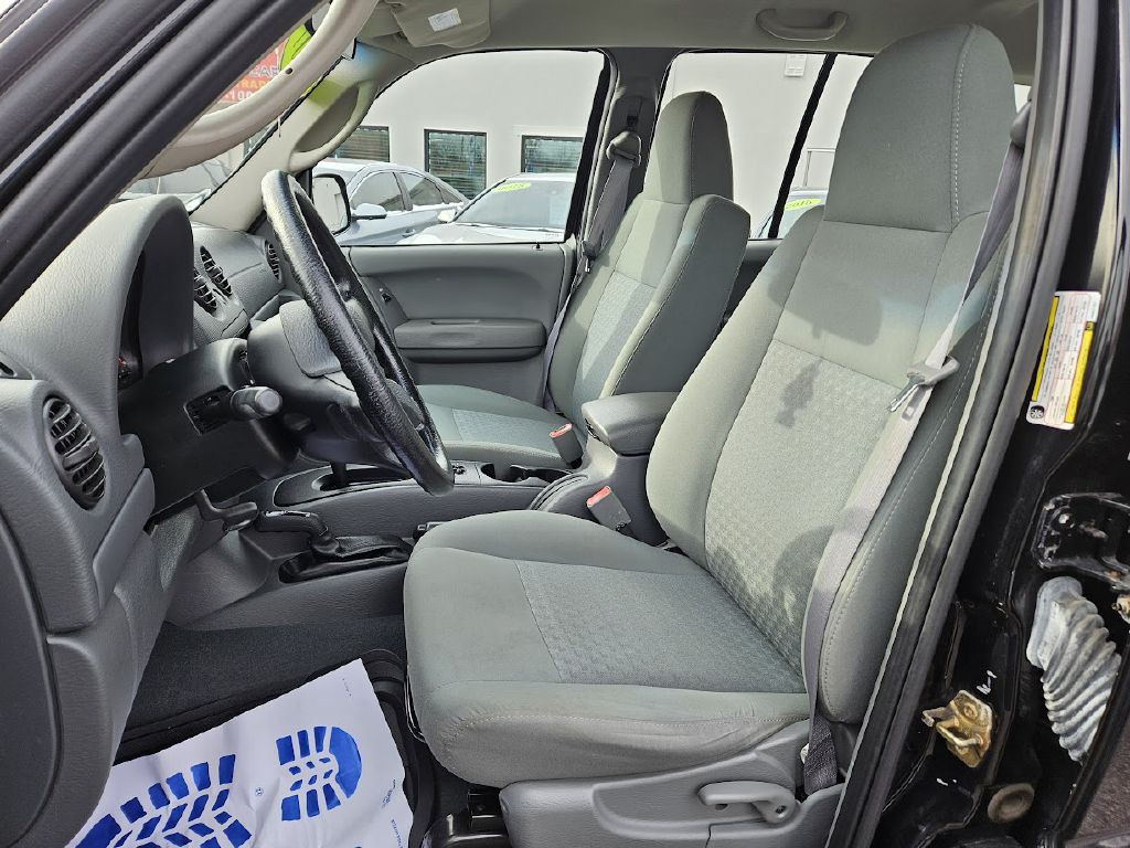 2007 Jeep Liberty Image 18