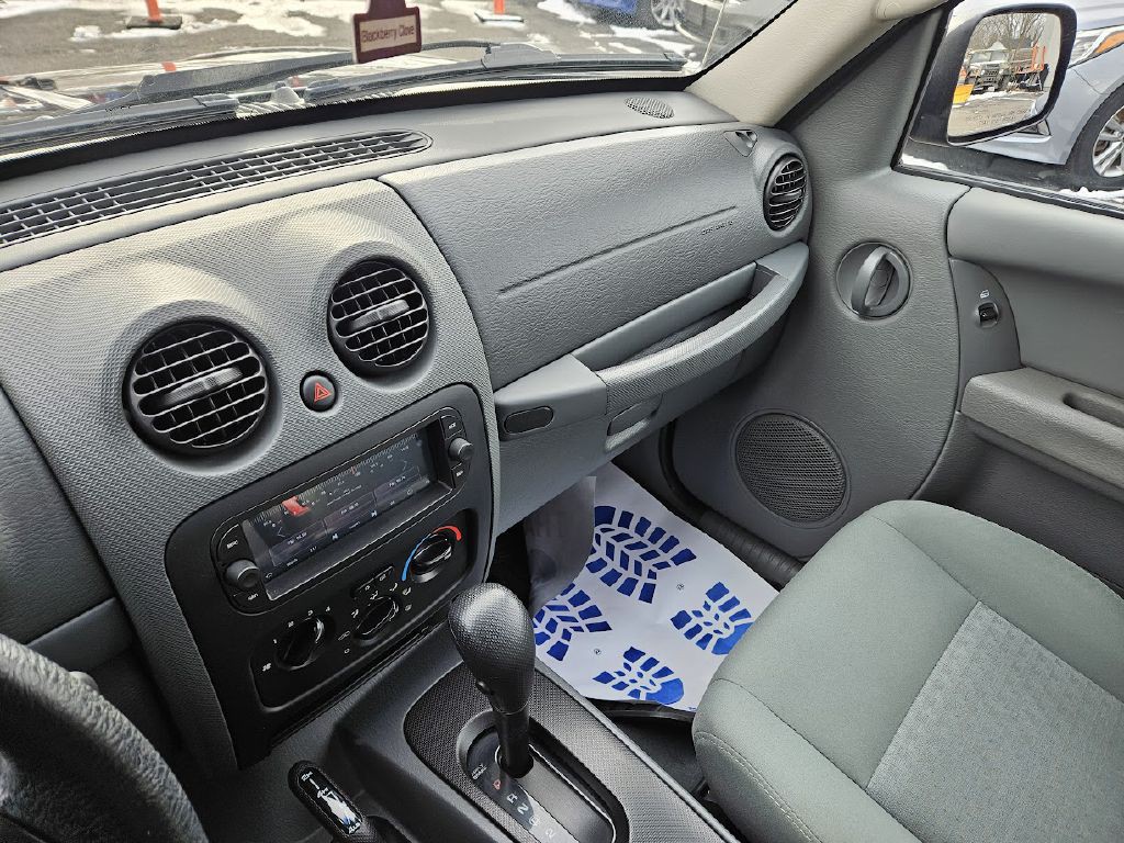 2007 Jeep Liberty Image 22