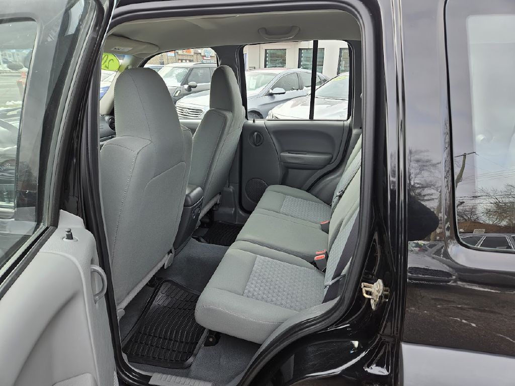 2007 Jeep Liberty Image 29