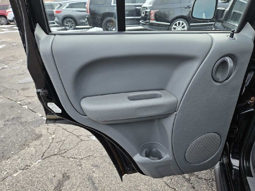 2007 Jeep Liberty Image 32