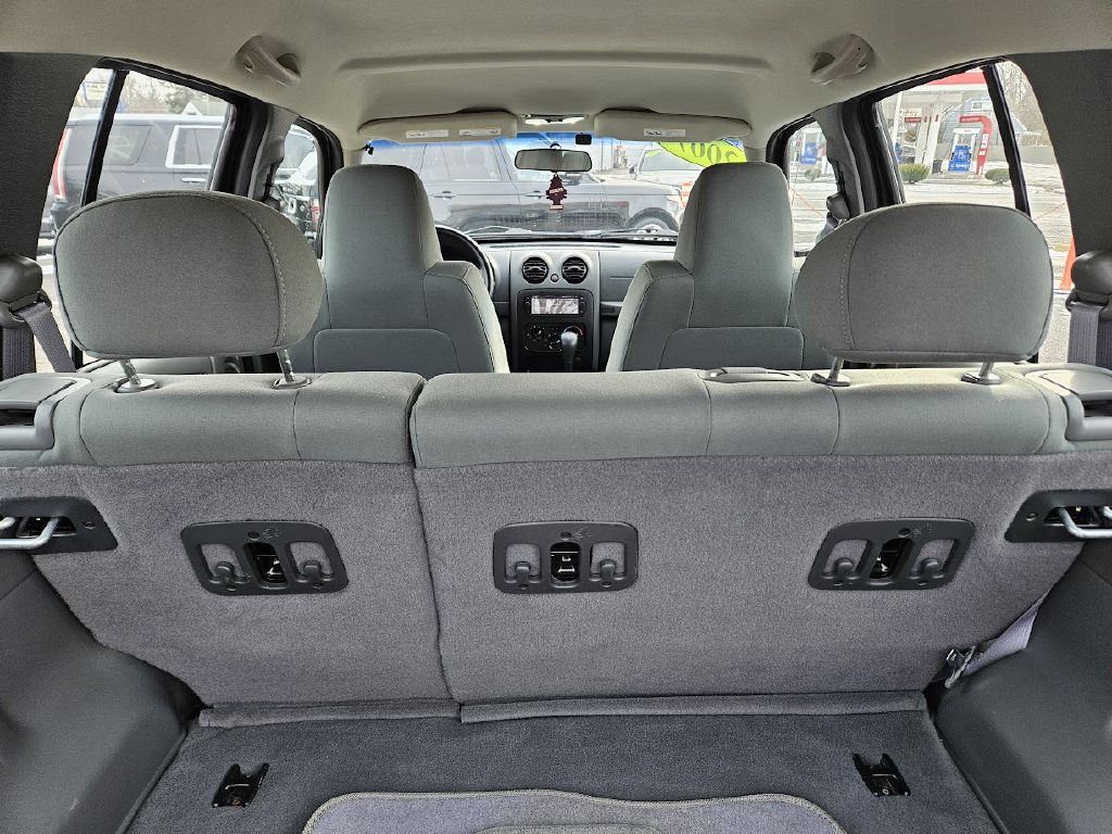 2007 Jeep Liberty Image 35