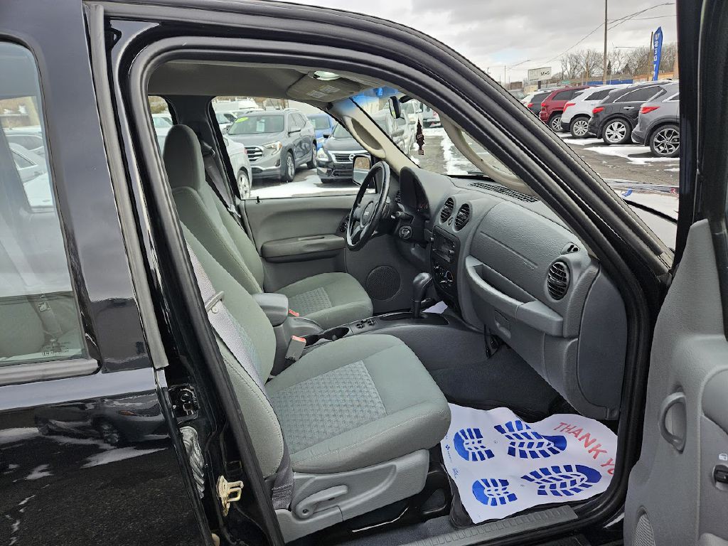 2007 Jeep Liberty Image 36