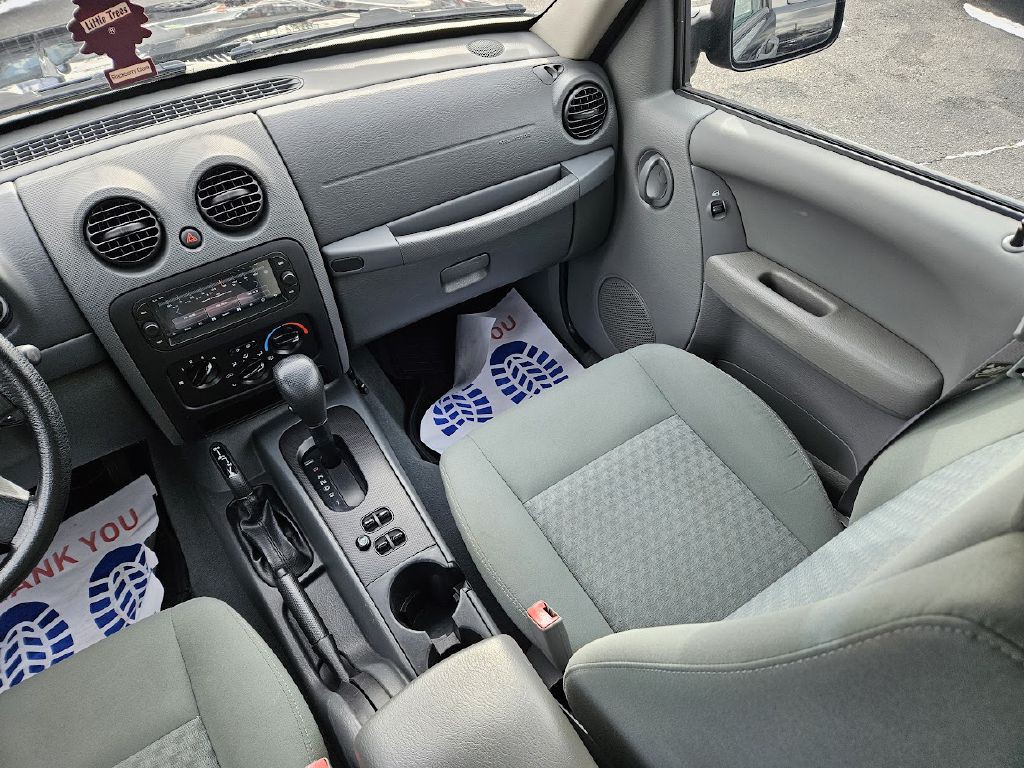 2007 Jeep Liberty Image 48