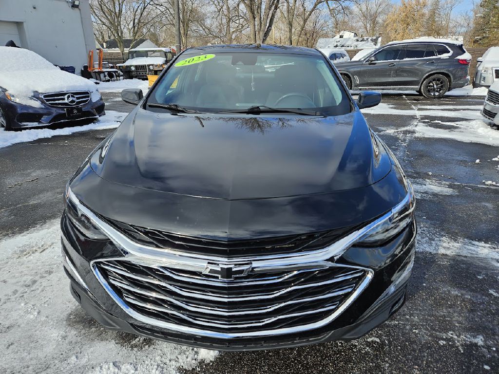 2023 Chevrolet Malibu Image 2