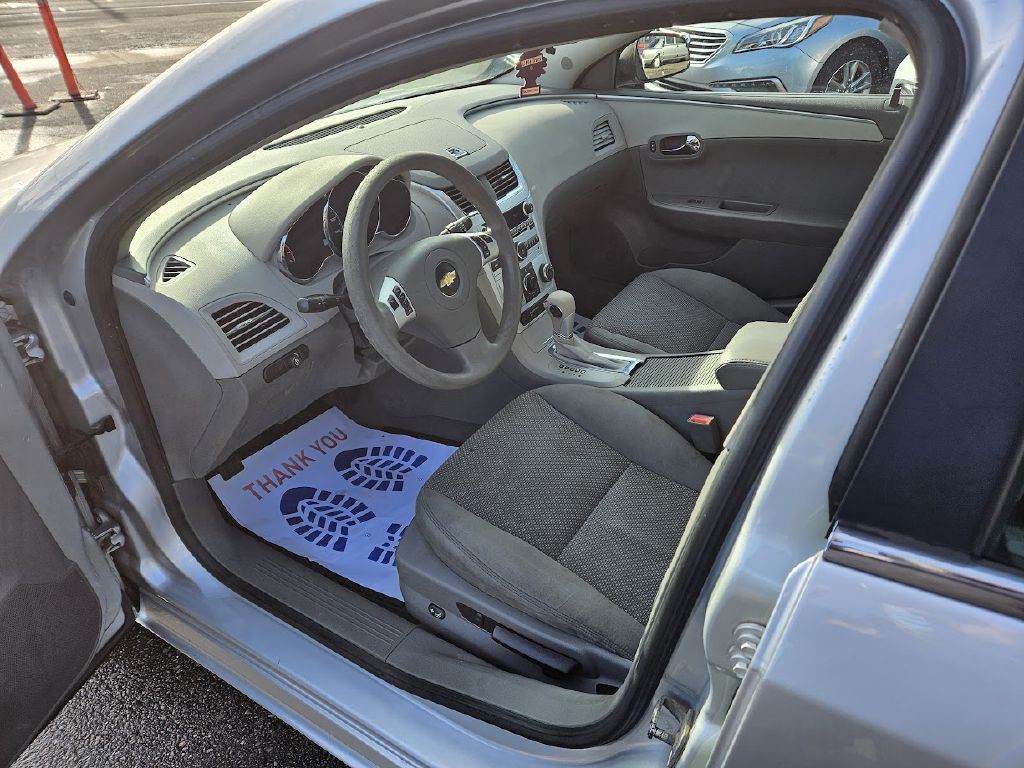 2012 Chevrolet Malibu Image 9