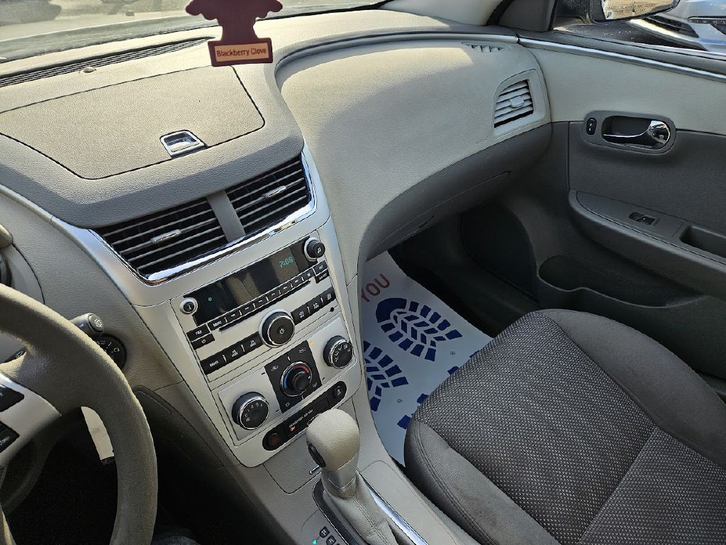 2012 Chevrolet Malibu Image 18
