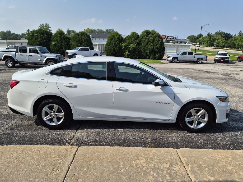 2024 Chevrolet Malibu Image 2
