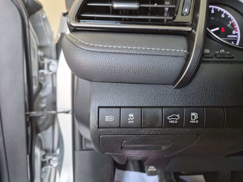 2020 Toyota Camry Image 10