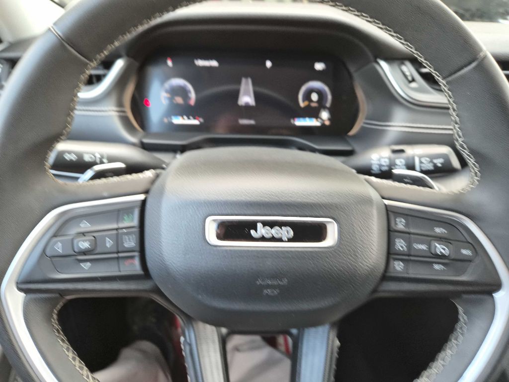 2023 Jeep Grand Cherokee Image 9