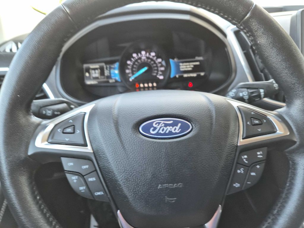 2022 Ford Edge Image 9