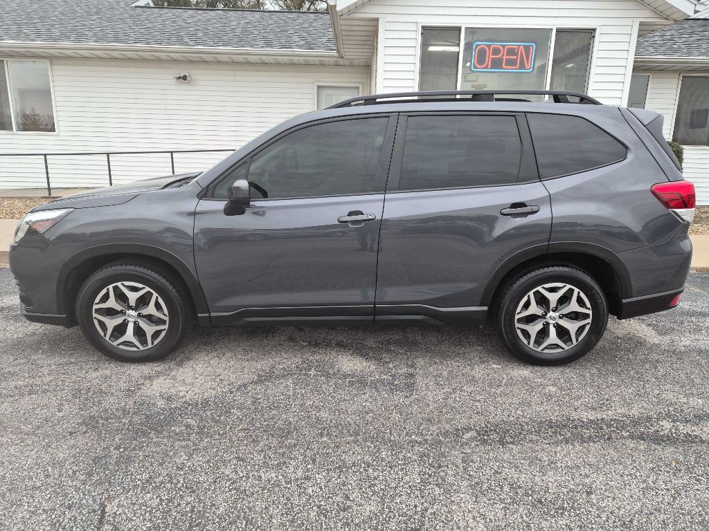 2022 Subaru Forester Image 1