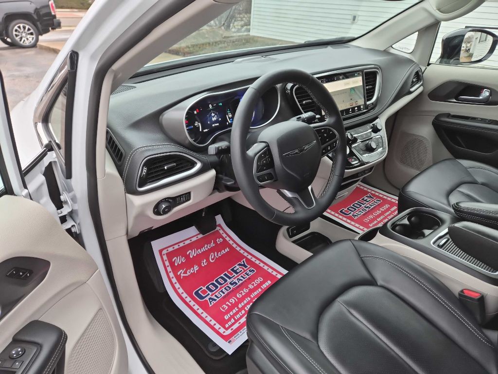 2024 Chrysler Pacifica Image 6