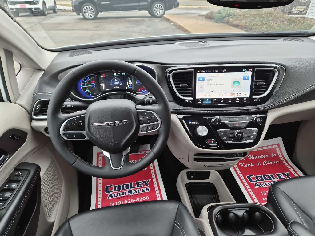2024 Chrysler Pacifica Image 8