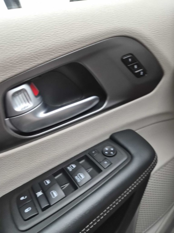 2024 Chrysler Pacifica Image 9