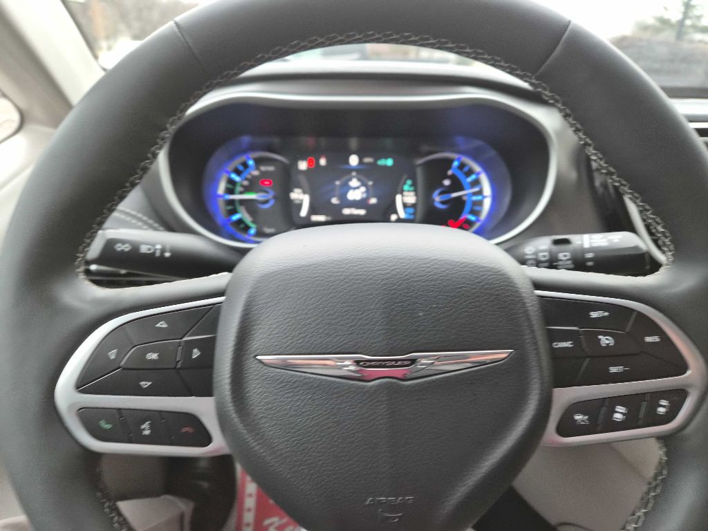 2024 Chrysler Pacifica Image 10