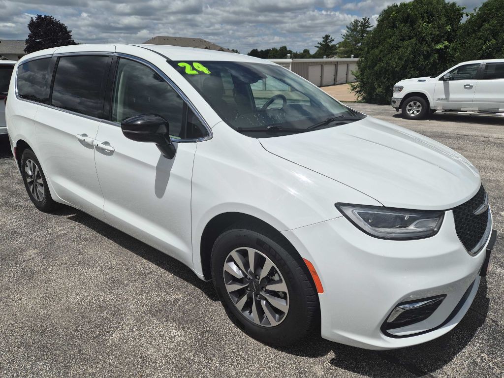 2024 Chrysler Pacifica Image 1