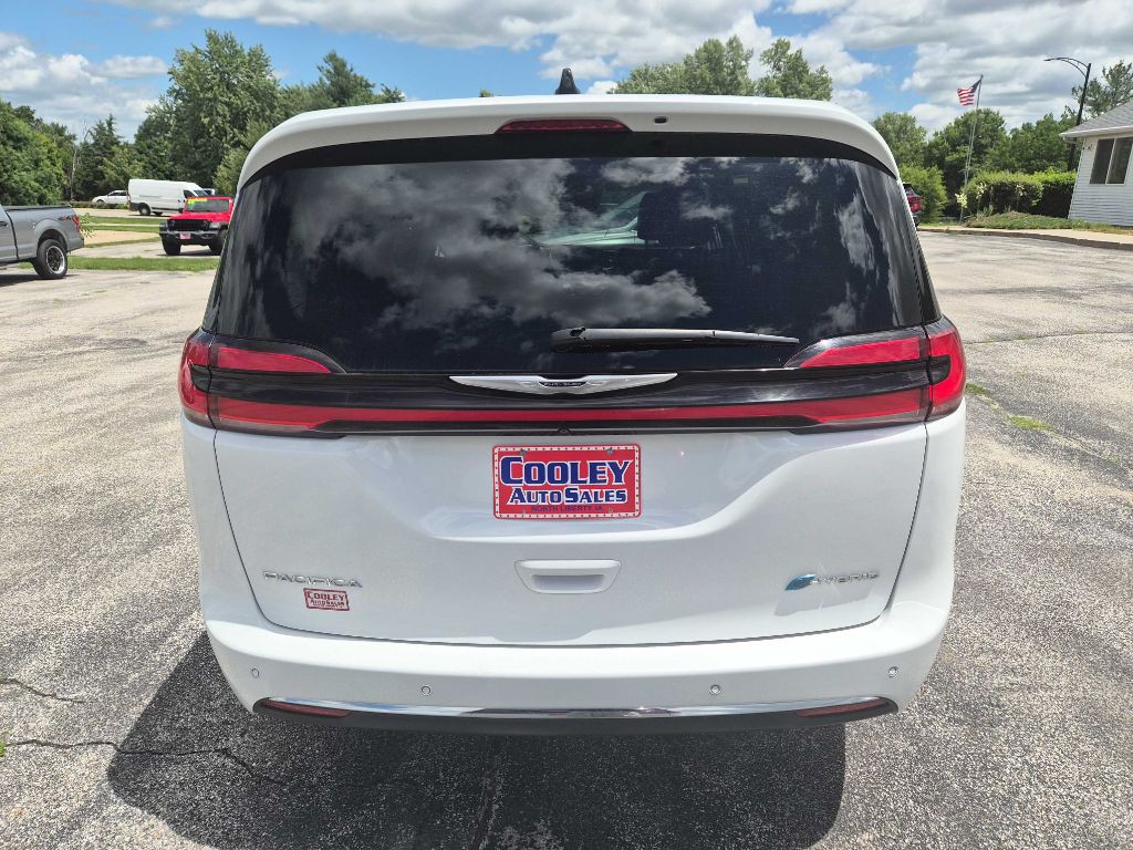 2024 Chrysler Pacifica Image 3