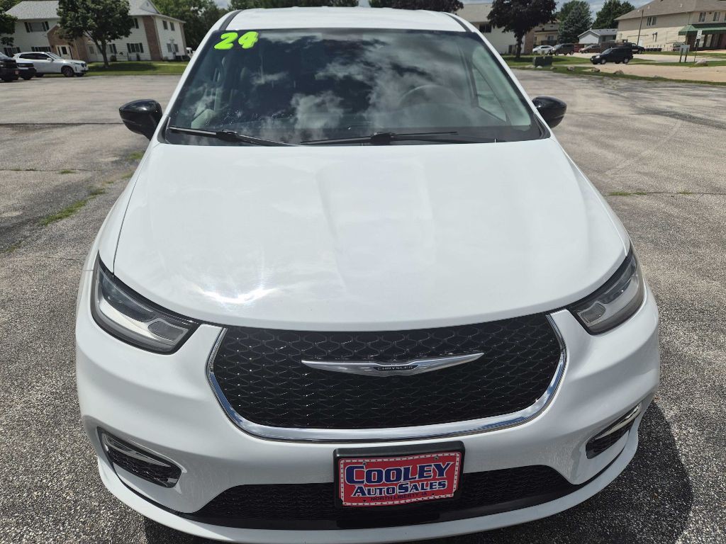 2024 Chrysler Pacifica Image 4