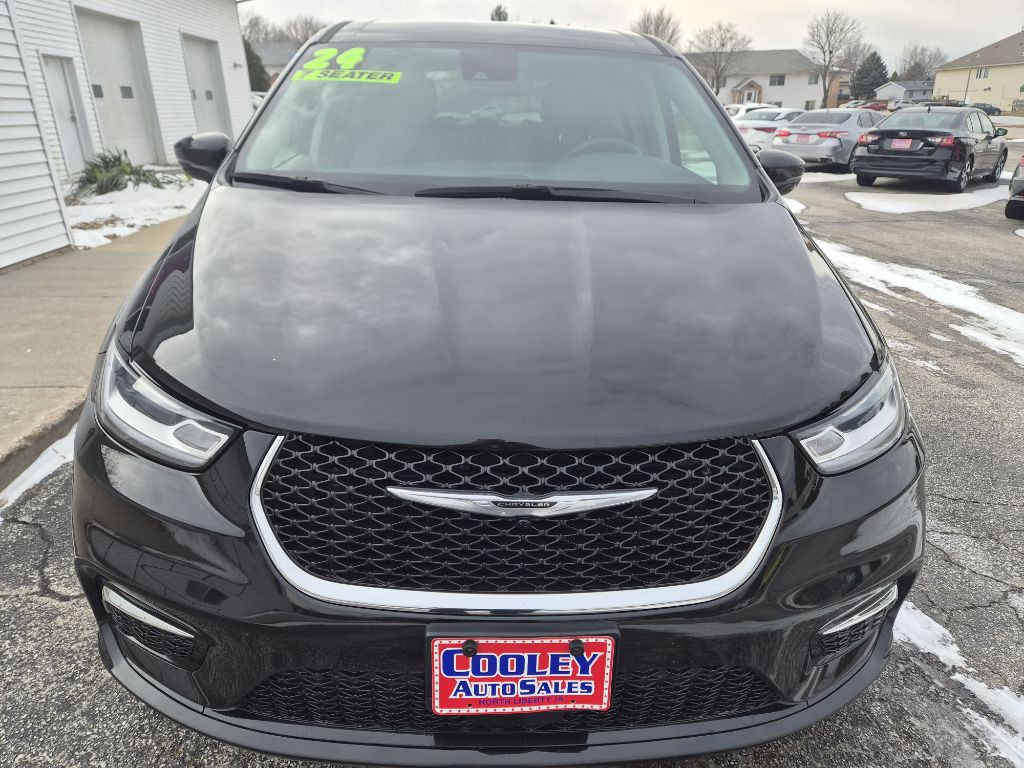 2024 Chrysler Pacifica Image 2