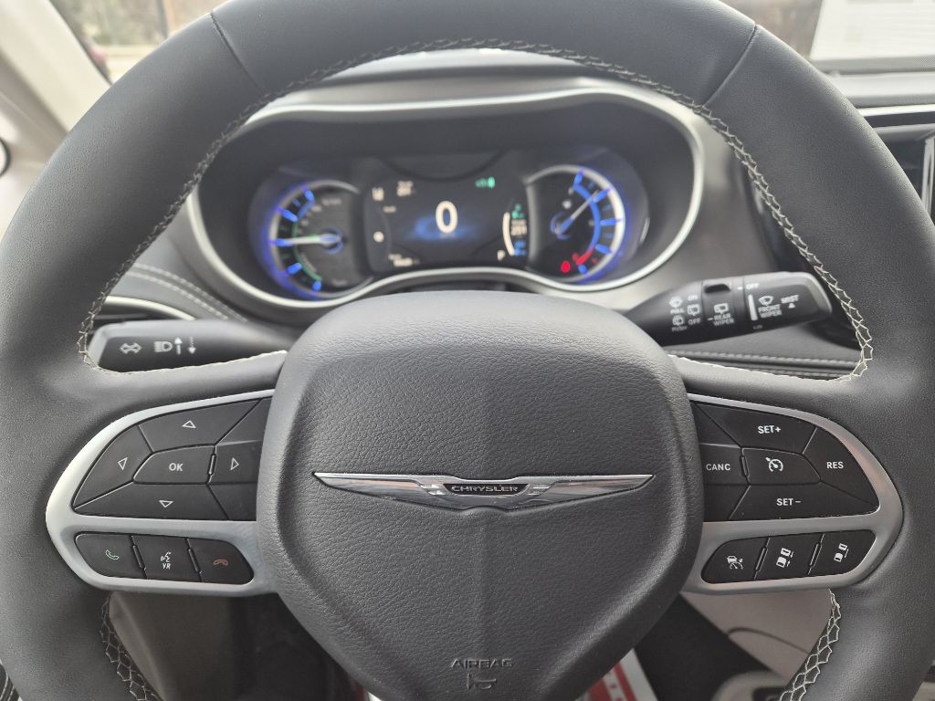2024 Chrysler Pacifica Image 9