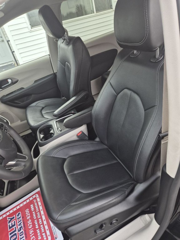 2024 Chrysler Pacifica Image 12