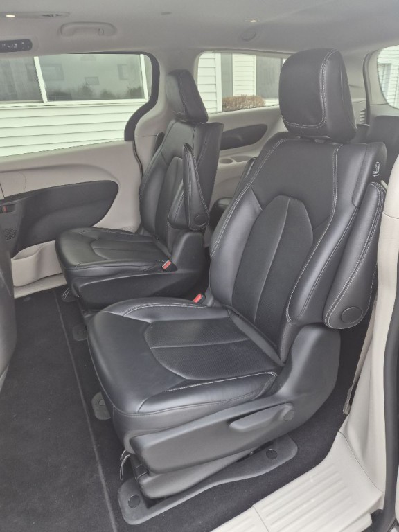 2024 Chrysler Pacifica Image 13