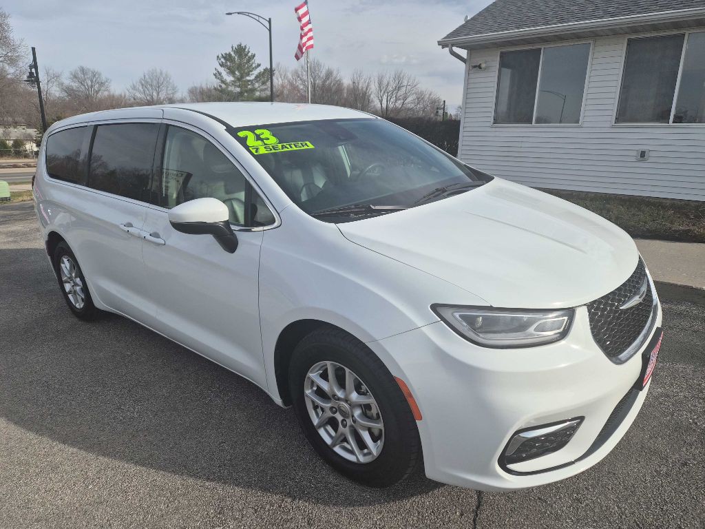2023 Chrysler Pacifica Image 1