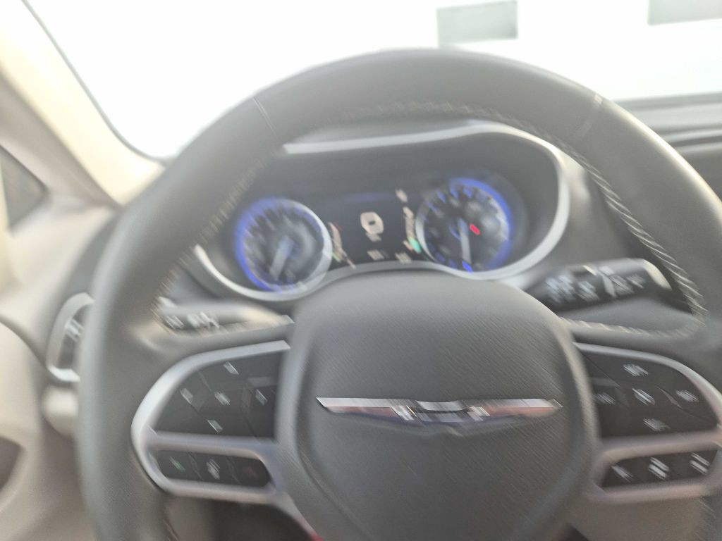 2023 Chrysler Pacifica Image 9