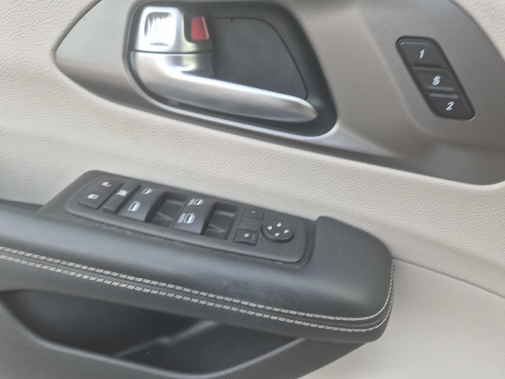 2023 Chrysler Pacifica Image 10
