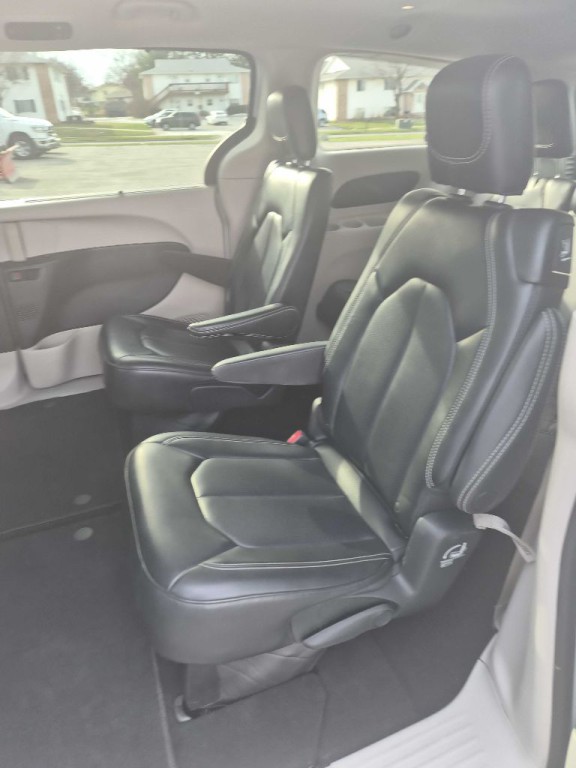 2023 Chrysler Pacifica Image 12
