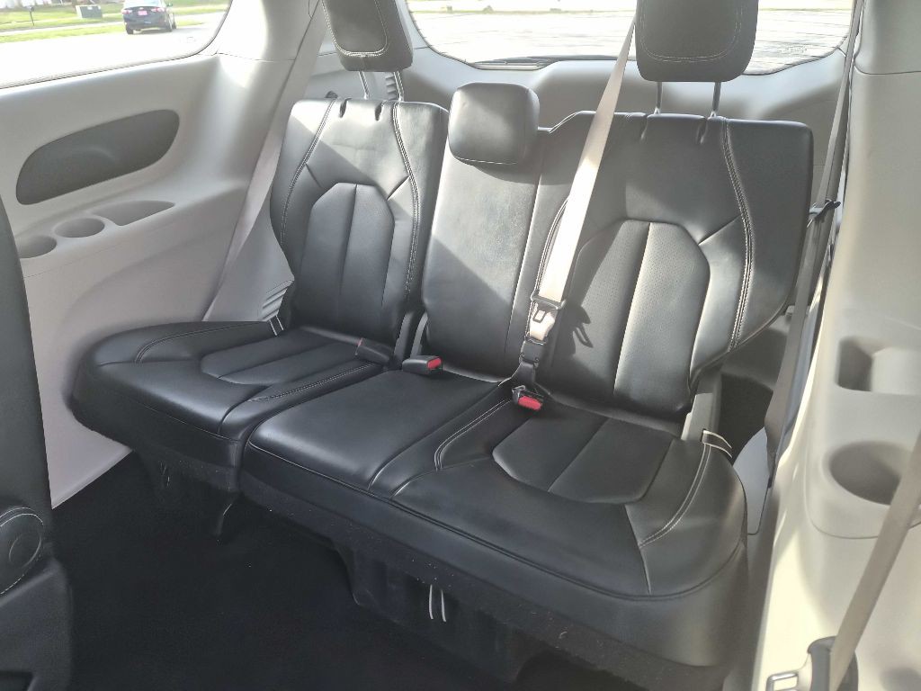 2023 Chrysler Pacifica Image 13