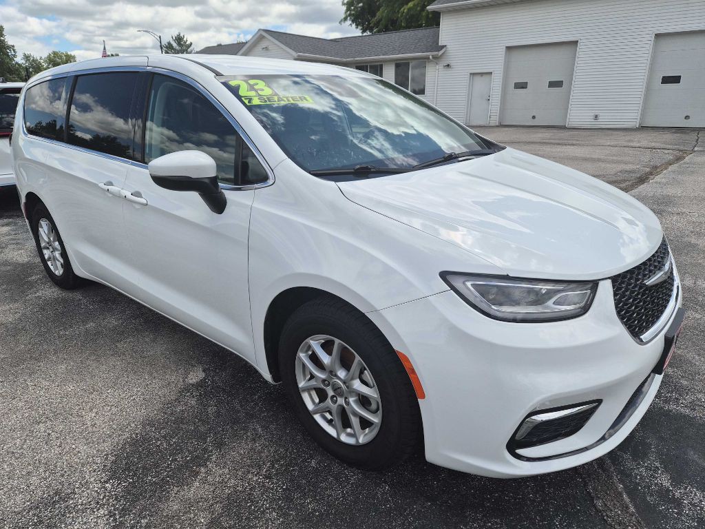 2023 Chrysler Pacifica Image 1